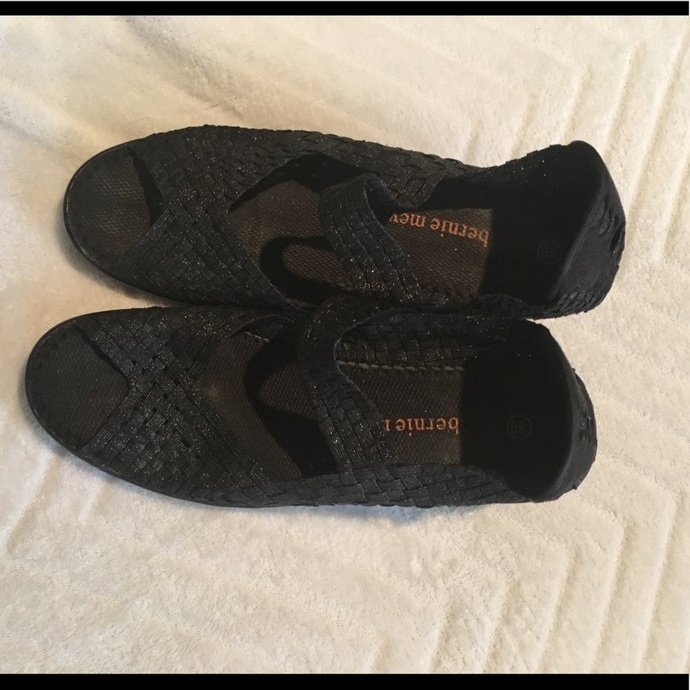 Shoes, Size 8.5, Bernie Mev